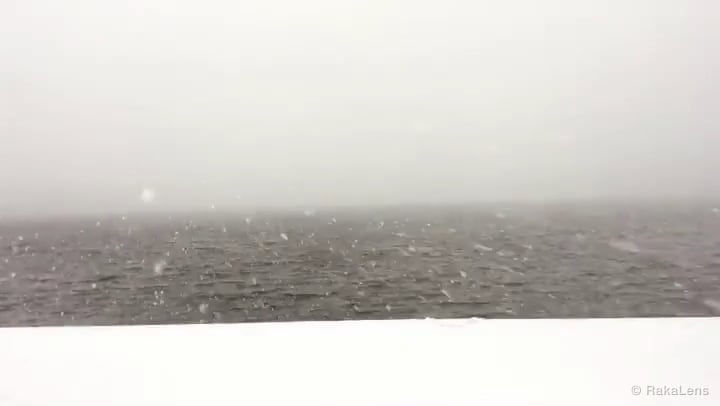 Snow ❄️ storm into my eyes 👀 !! Wear earphones to feel!