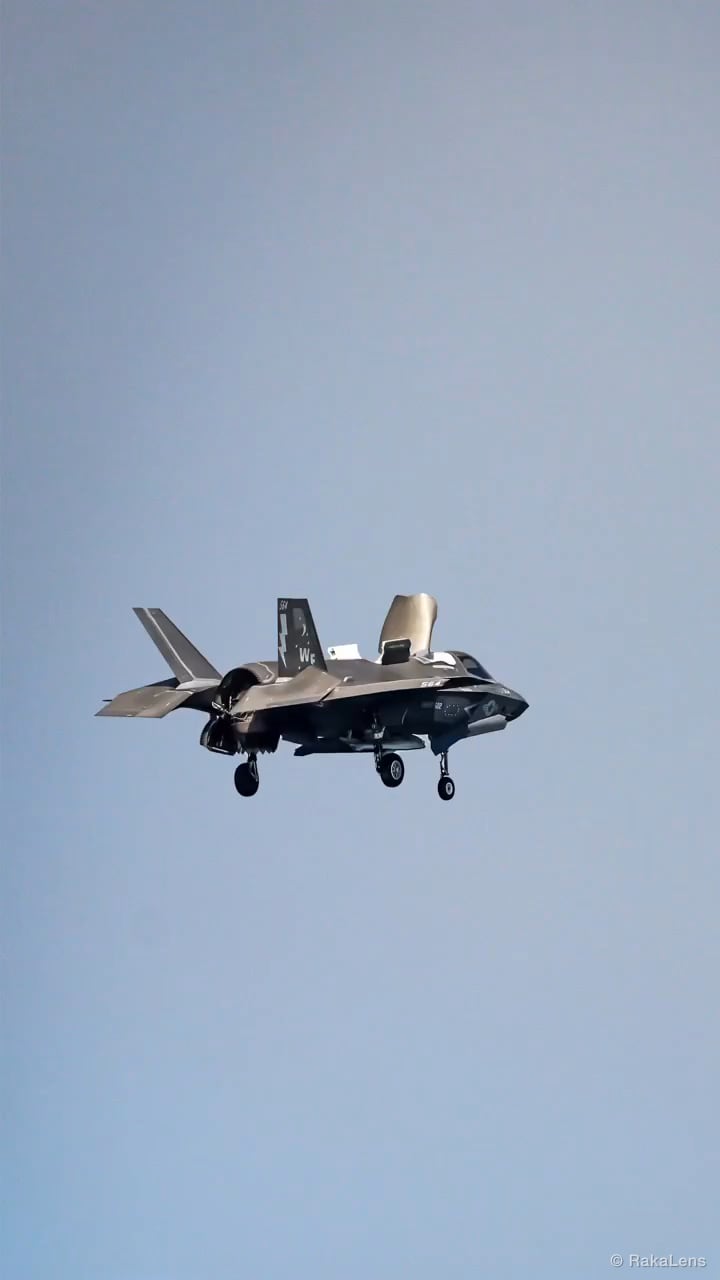 Marine F35B !! Vertical Hover!